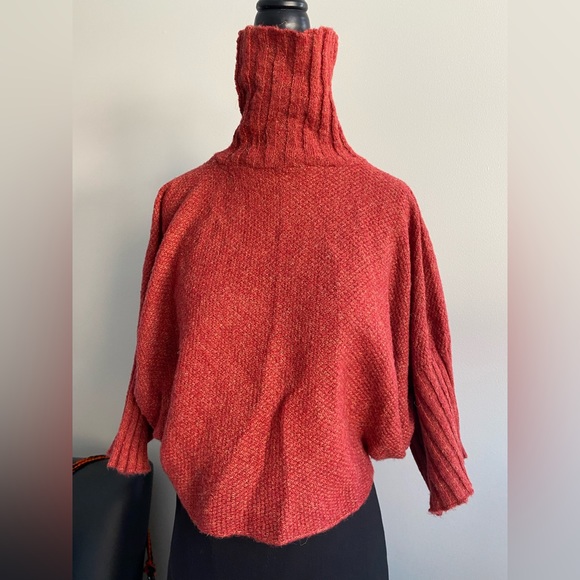 Beautiful cropped turtleneck sweater - Picture 1 of 12